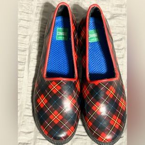 COUGAR ladies size 9 plaid vinyl / rubber slip-on shoes. Wear in rain or garden